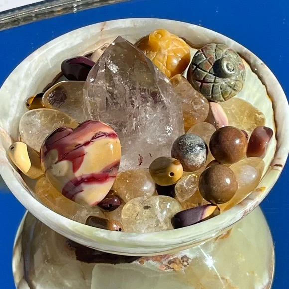 Smoky Quartz point, Mookite Jasper Heart, Green & Yellow Acorns, Onyx Bowl - Picture 3 of 17